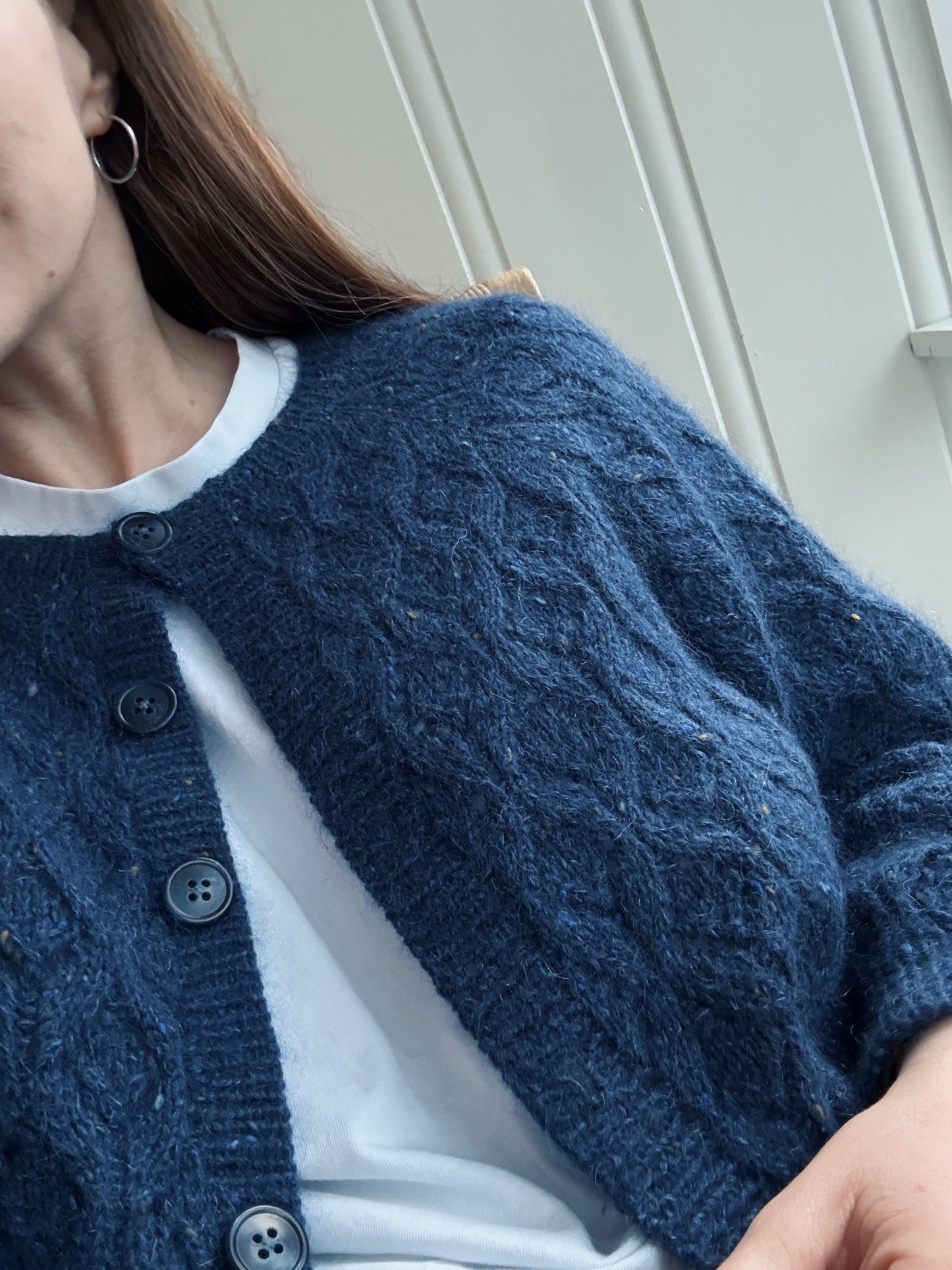 Oppskrift på påfugl cardigan. Strikkes med f.eks Pearl Mohair og Tweed Supreme fra Majo Garn