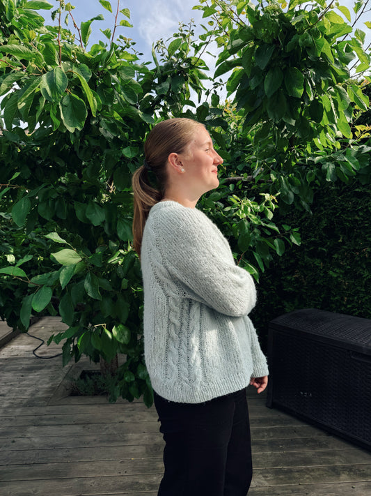 Amélie genser strikkeoppskrift. Strikkes i f.eks Soft fra Isager Garn