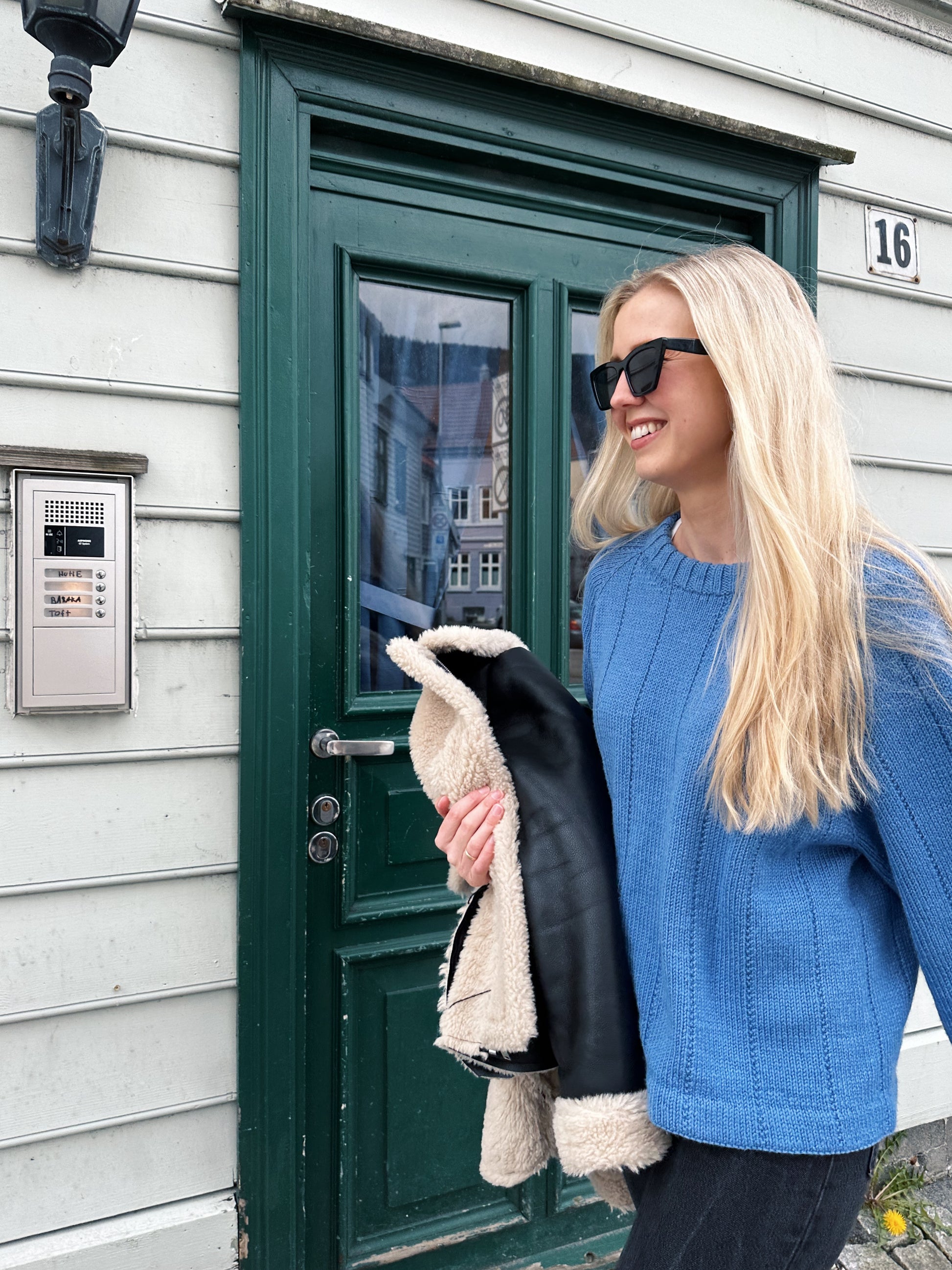 Oppskrift strikkegenser til dame