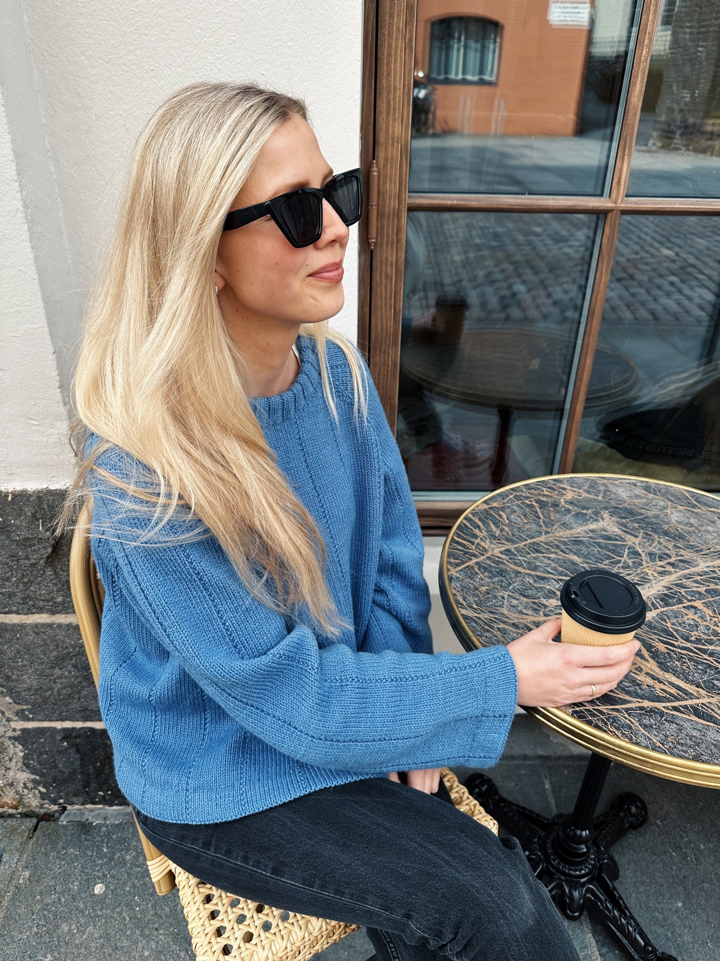 Oppskrift på strikket genser til dame med raglan 